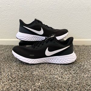 nike revolution shoes